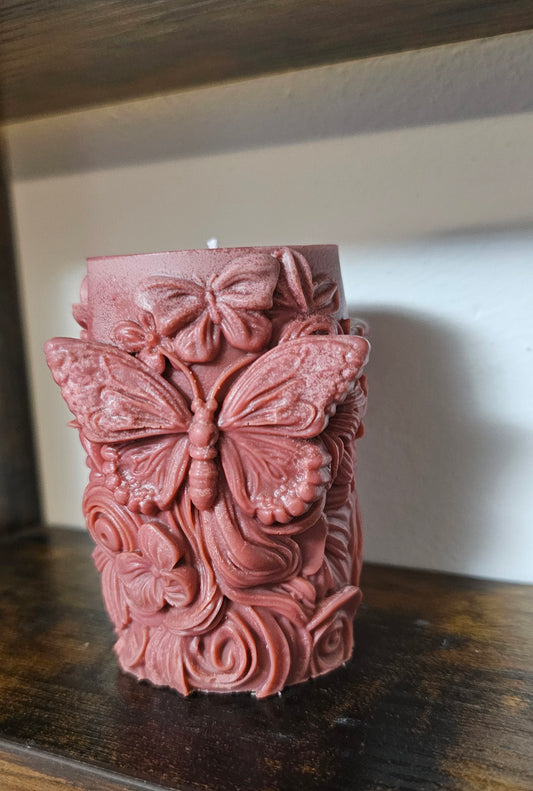 🕯️🦋 Mariposas y flores en una vela única 🌸✨