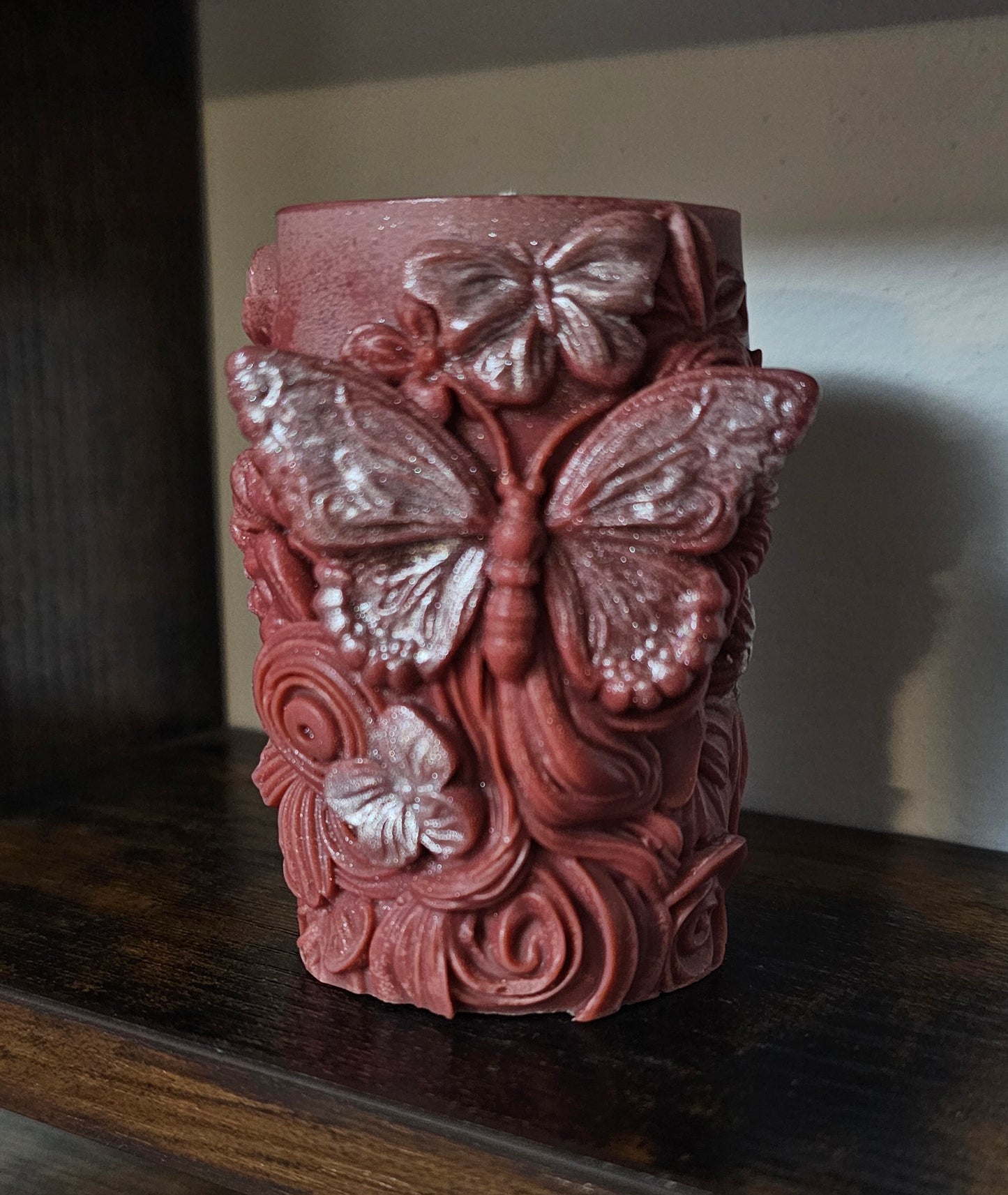 🕯️🦋 Mariposas y flores en una vela única 🌸✨