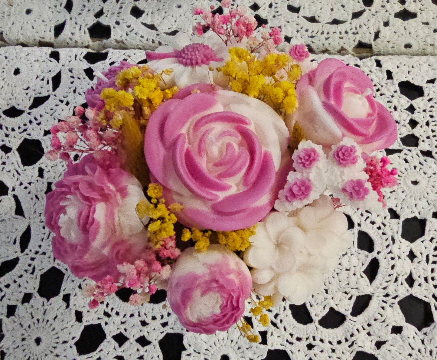 Arreglo Floral en Vaso Cerámico – Personalizable y a Tu Gusto