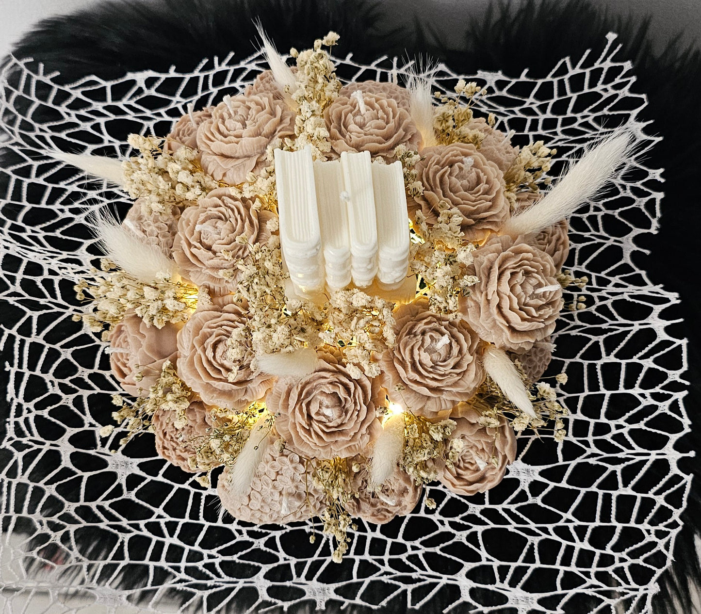 Arreglo Floral para Amantes de los Libros – Elegancia Intelectual y Estilo Artesanal