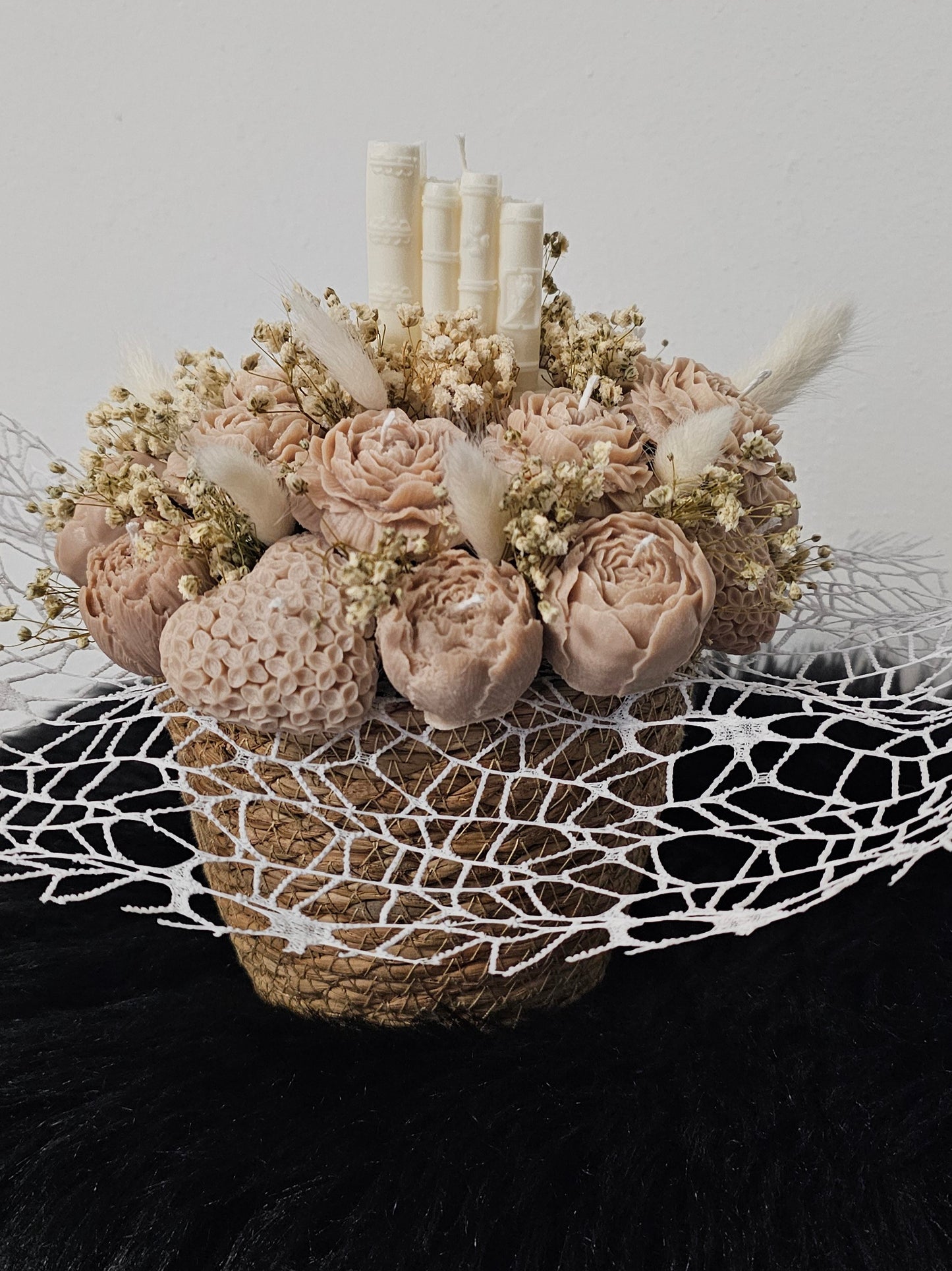 Arreglo Floral para Amantes de los Libros – Elegancia Intelectual y Estilo Artesanal