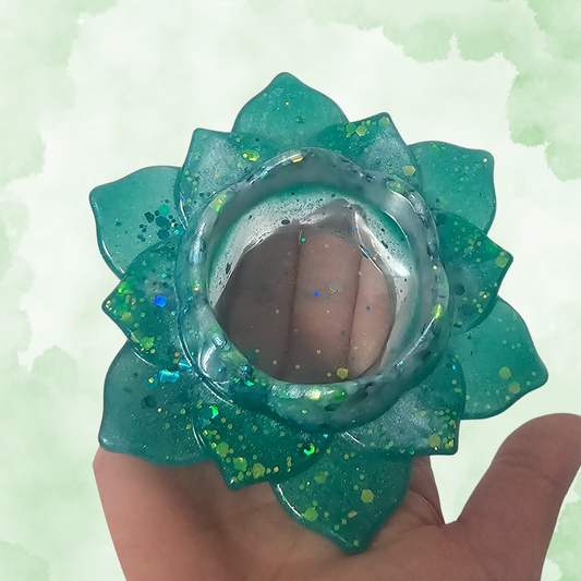 🌿✨ “Flor Esmeralda” – Soporte de Vela en Resina Artesanal ✨🌿